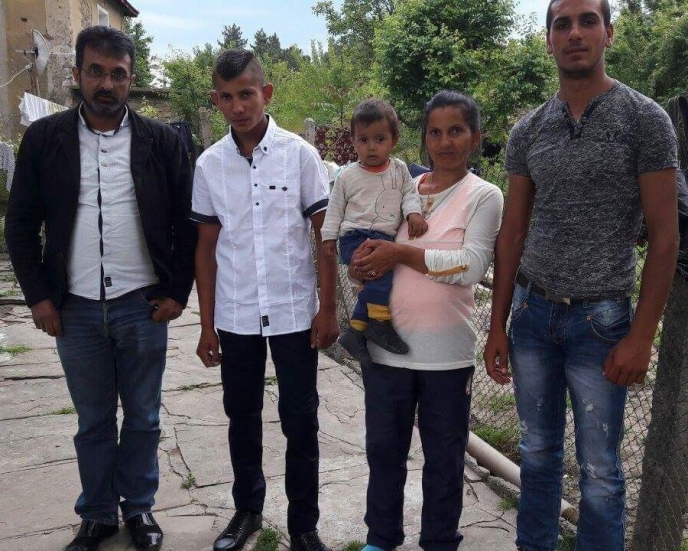”Верният настойник” подпомогна бедно семейство да подготви сина си за абитуриентския бал