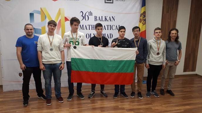 Три сребърни и три бронзови медала спечелиха българските състезатели на Балканиадата по математика в Кишинев