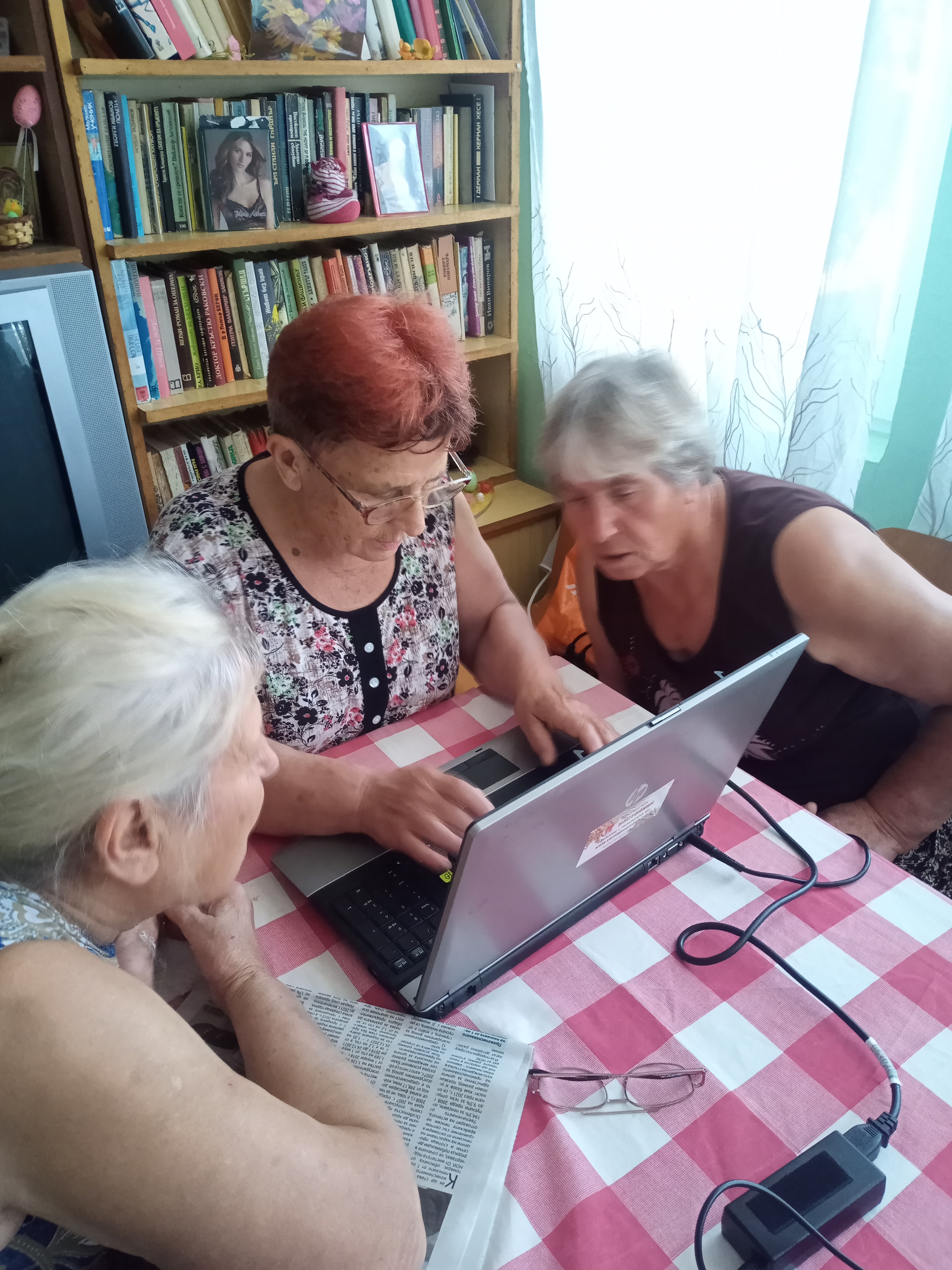 Компютърно обучение в пенсионерски клуб