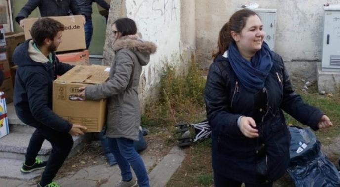 Търси се сговорна дружина за разтоварване на дарение за бежанци в град София