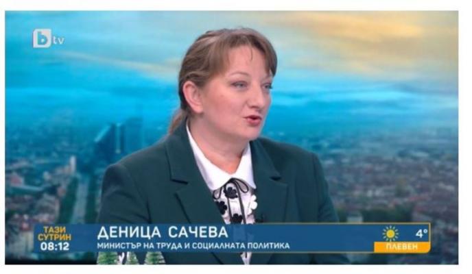 Деница Сачева: Социалните работници не отнемат деца, а ги връщат в семействата