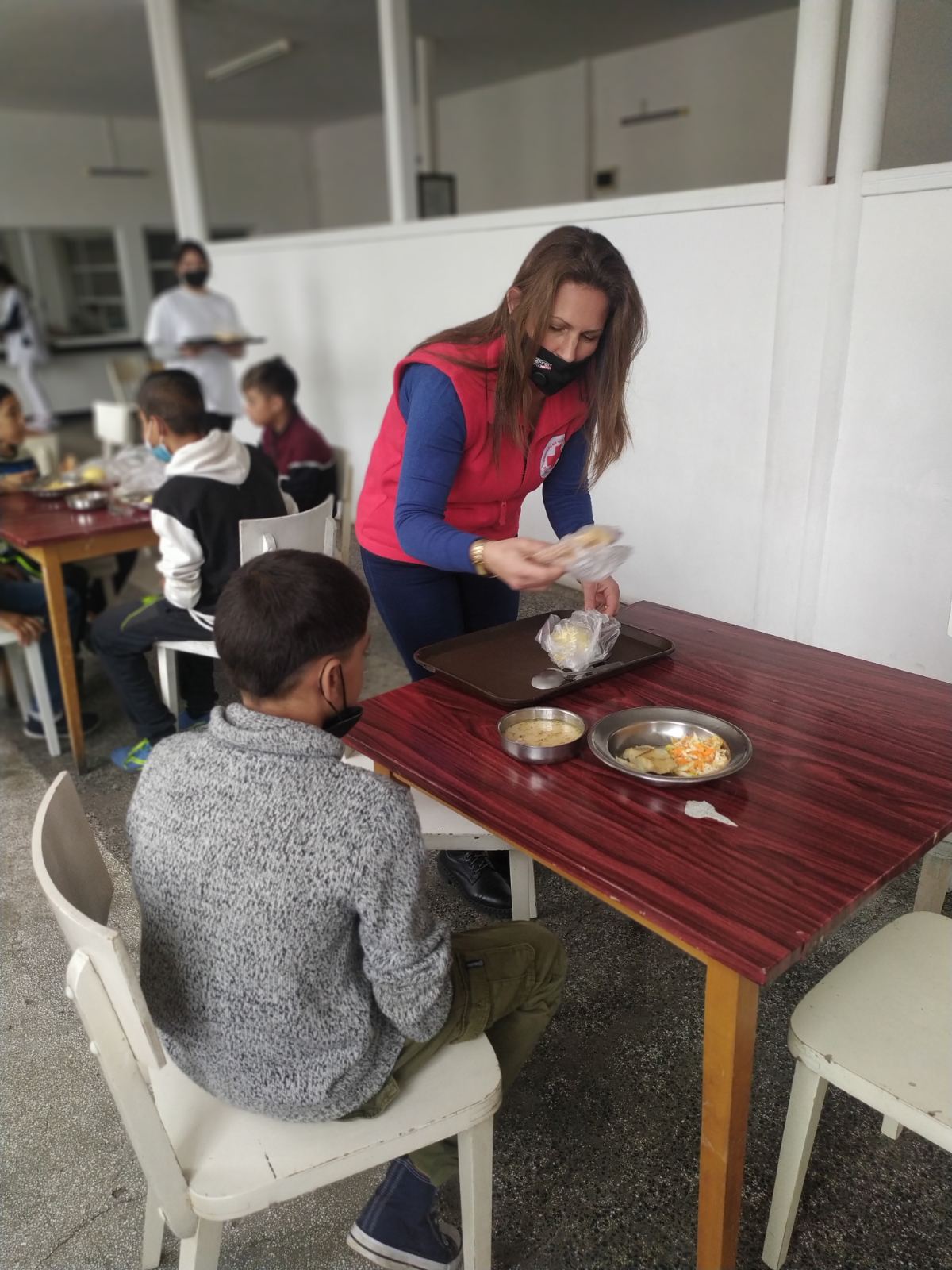Програма „Топъл обяд” на БЧК ще осигури безплатна храна на 1 414 нуждаещи се деца