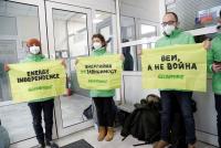 Активисти на „Грийнпийс“ – България призоваха за мир и енергийна независимост чрез възобновяеми източници