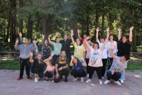 Летен лагер с йога на смеха за младежи с интелектуални увреждания