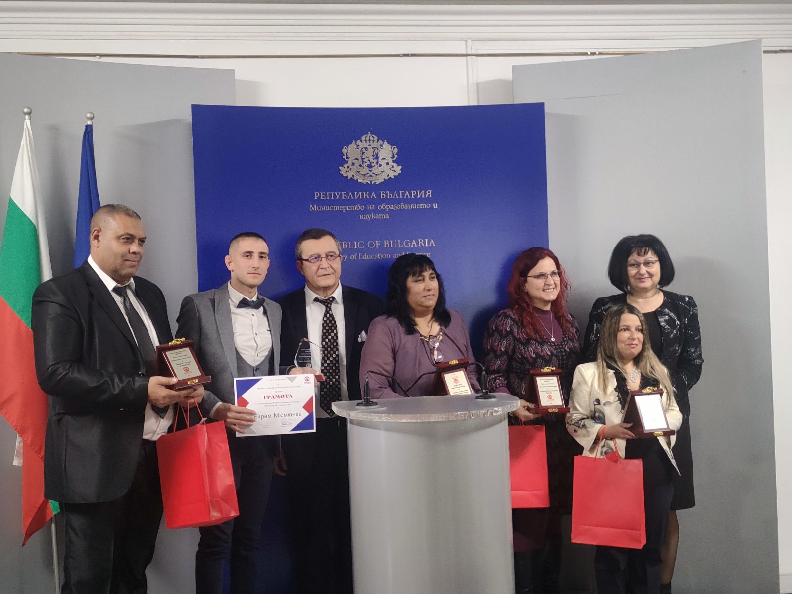 Церемония „Образователен медиатор на 2022 г.“ се проведе в МОН в навечерието на Василица