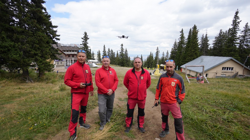 Планинската спасителна служба с четири нови специализирани дрона с термокамери