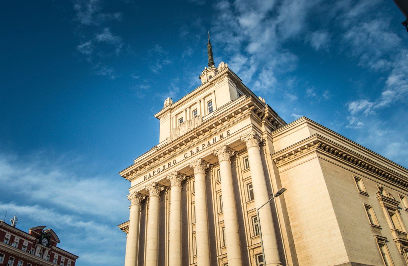 Енергийният преход стана жертва на политическия популизъм в България